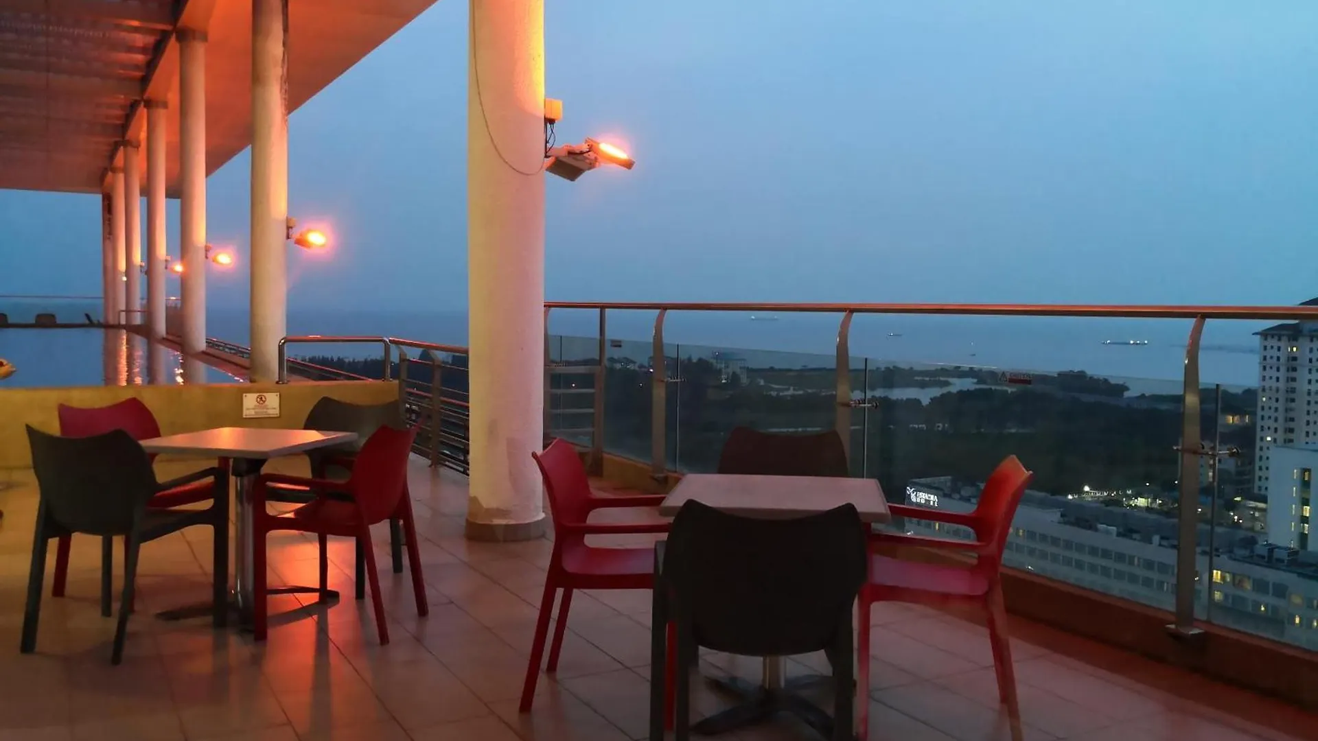 Straits Residence - Relax Retreat In Malacca Heart